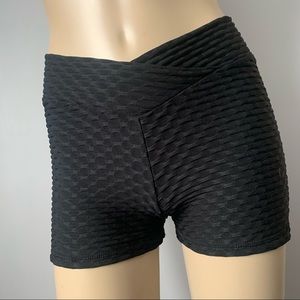 NEW TIKTOK HIGH RISE BLACK YOGA GYM BOOTY SHORTS WOMENS SIZE SMALL/MEDIUM